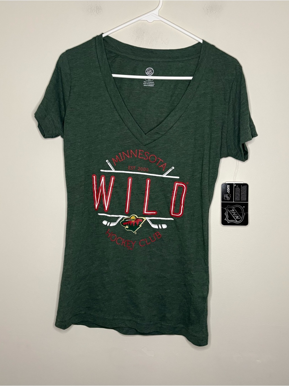NWT NHL Minnesota Wild Green Tshirt Womens Small Hockey Vneck